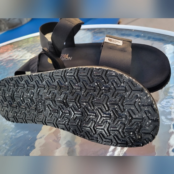 The North Face men sandals size 10 - Picture 6 of 8